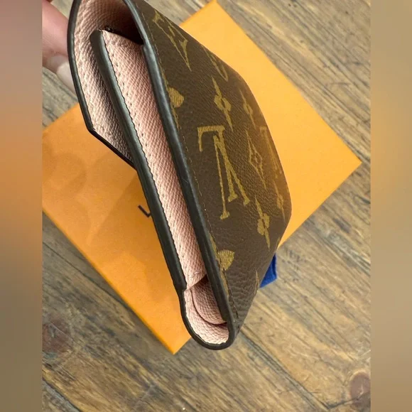 Louis Vuitton Victorine Wallet Ballerine Pink and Monogram - Picture 7 of 10